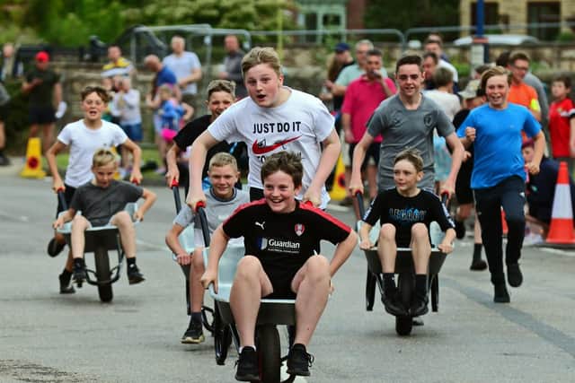 The intermediate race gets undeway. Picture: Marie Caley NDFP-04-07-19-BraithwellWheelbarrow-4