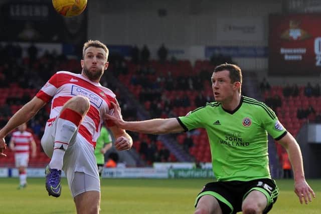 Andy Williams and Neill Collins battle for possession. Photo: Andrew Row