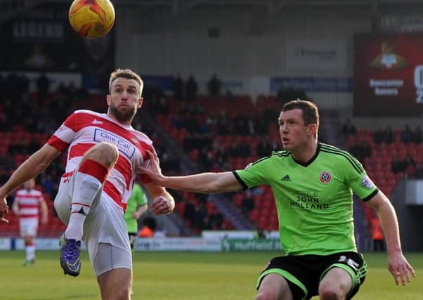 Andy Williams and Neill Collins battle for possession. Photo: Andrew Row