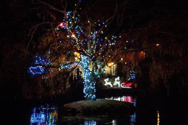 Westwoodside Pond Christmas lights switch on 2016