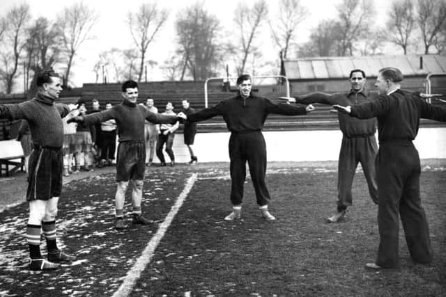 Doncaster Rovers Fc Jan 1951. Peter Doherty (1) Ken Hardwick (2nd left).