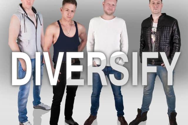 Lee will performing with his band, Diversify.