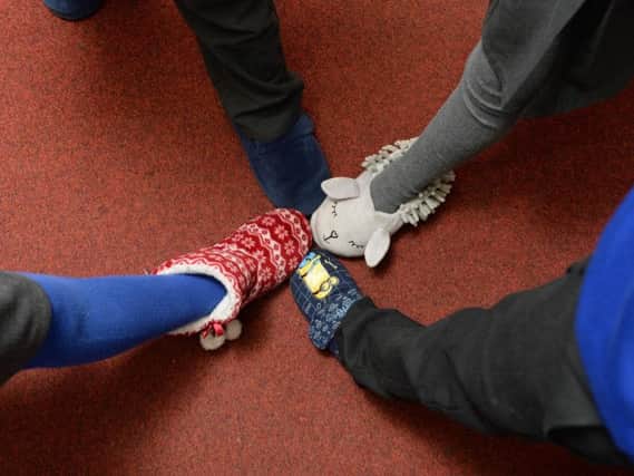 Should school pupils wear slippers to school?