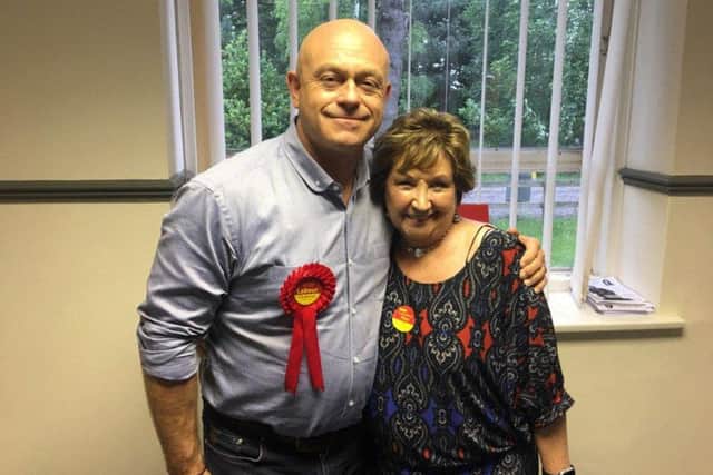 Ross Kemp with Labour's Elsie Butler. (Photo: Elsie Butler/Twitter).