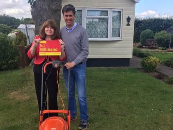 Ed Miliband with the female voter whose lawn he mowed. (Photo: Ed Miliband/Twitter).